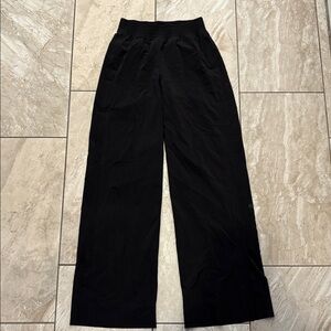 Lululemon Black Wide-Leg Athletic Pant Size 4